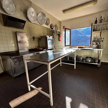 Hostel Gite L'emparis *