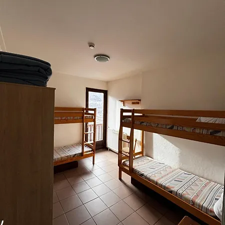 Gite L'emparis Hostel